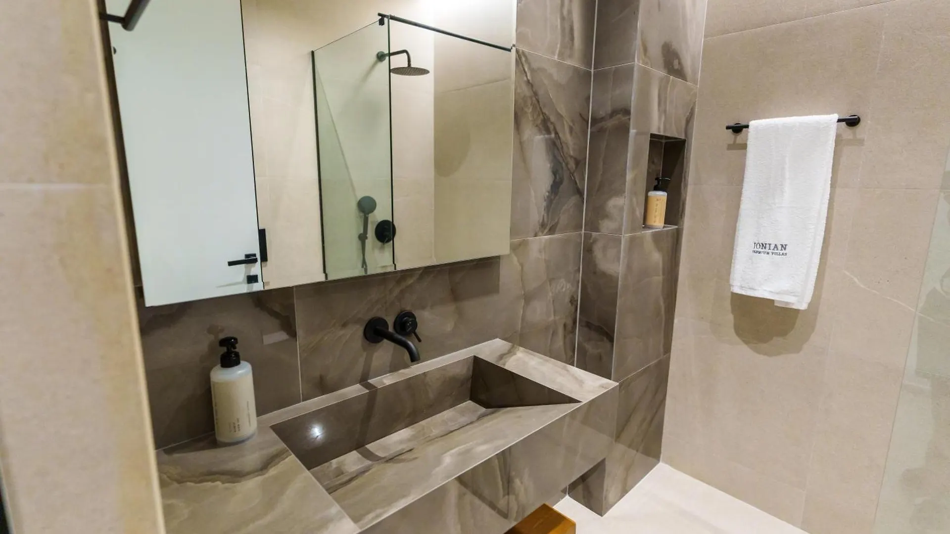 Ionian Premium Villas Sarandë